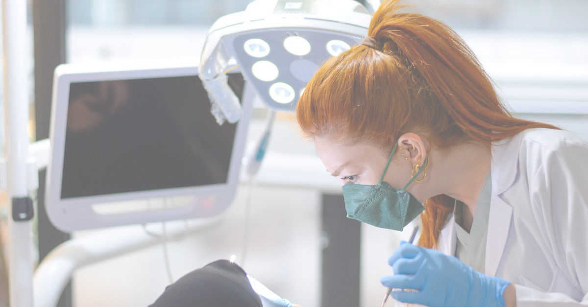 Diş Beyazlatma Evde Mi Klinikte Mi - AEK Dent