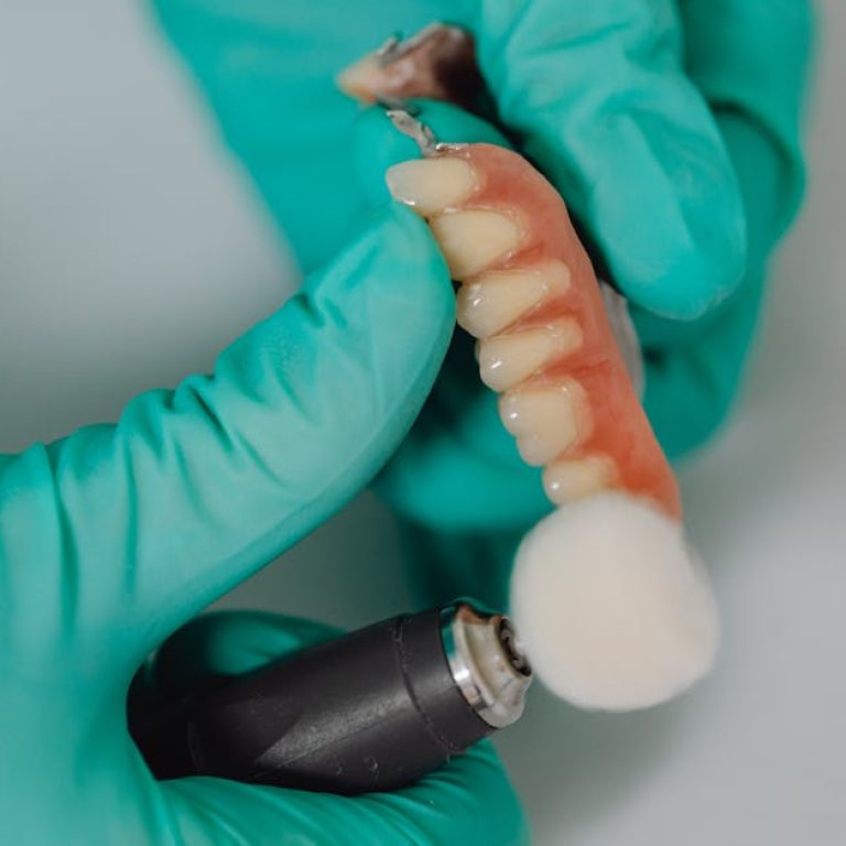Bağcılar Implant Doktoru - AEK Dent